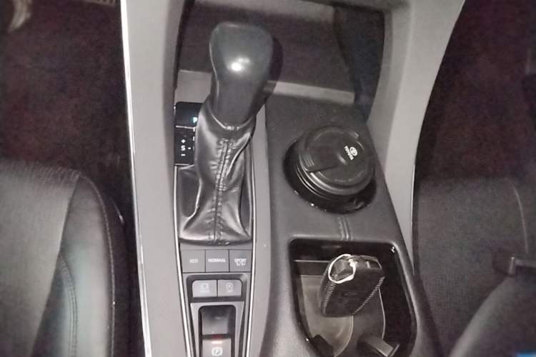 Used Toyota Avalon 2021 2.5L Luxury Edition Gear Lever