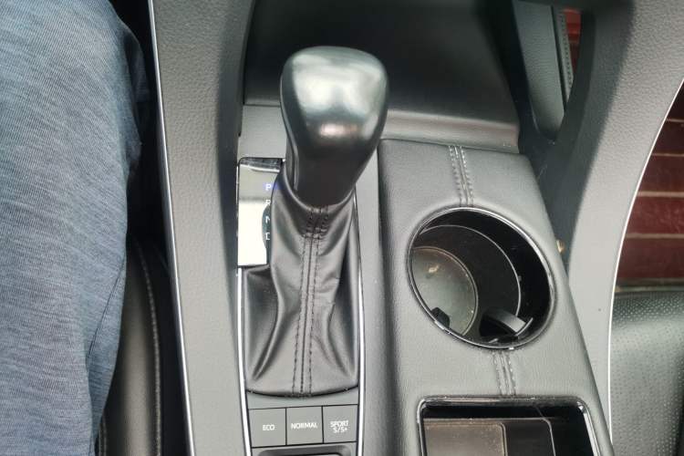Used Toyota Avalon 2021 2.5L Luxury Edition Gear Lever