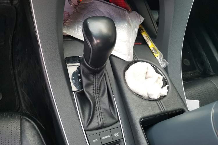 Used Toyota Avalon 2021 2.5L Luxury Edition Gear Lever