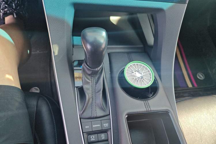 Used Toyota Avalon 2021 2.5L Luxury Edition Gear Lever
