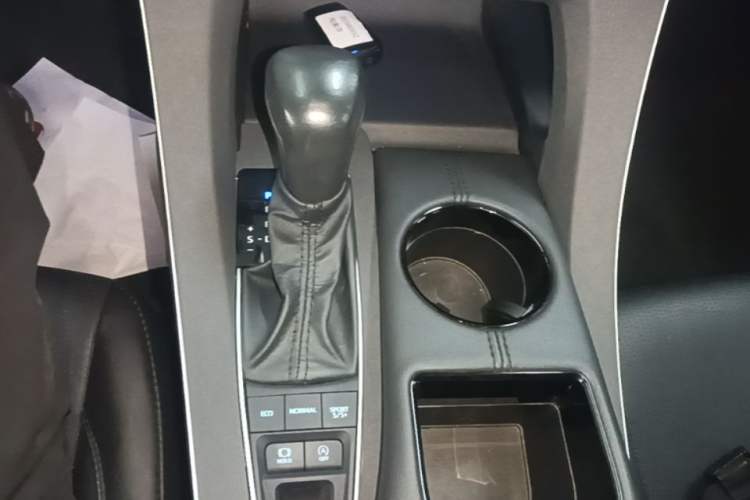 Used Toyota Avalon 2021 2.5L Luxury Edition Gear Lever