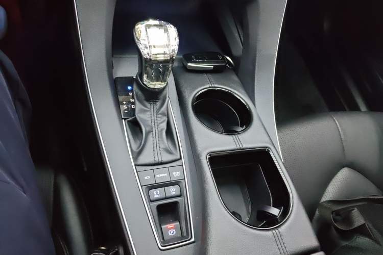 Used Toyota Avalon 2021 2.5L Luxury Edition Gear Lever