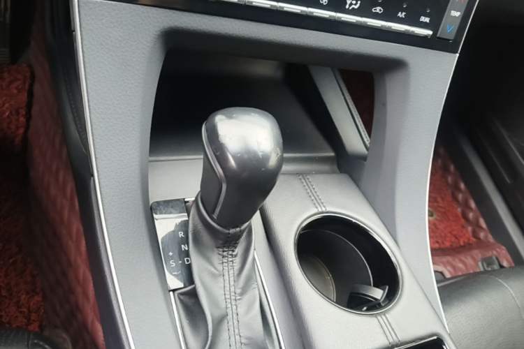 Used Toyota Avalon 2021 2.5L Luxury Edition Gear Lever