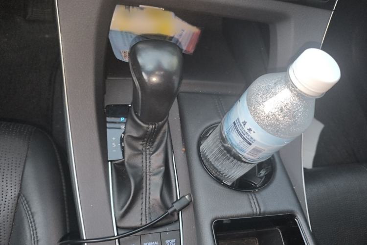 Used Toyota Avalon 2021 2.5L Luxury Edition Gear Lever