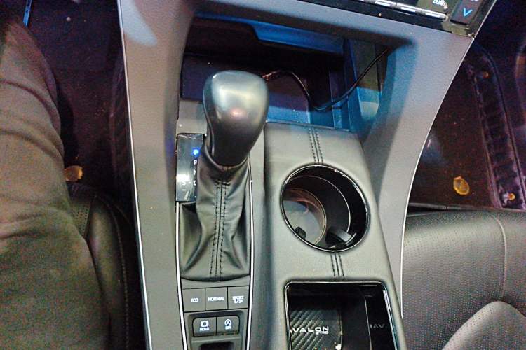 Used Toyota Avalon 2021 2.5L Luxury Edition Gear Lever