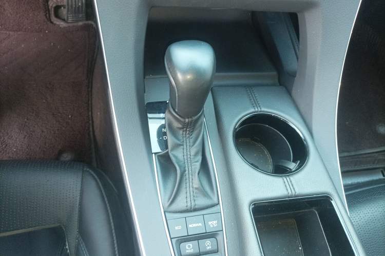 Used Toyota Avalon 2021 2.5L Luxury Edition Gear Lever