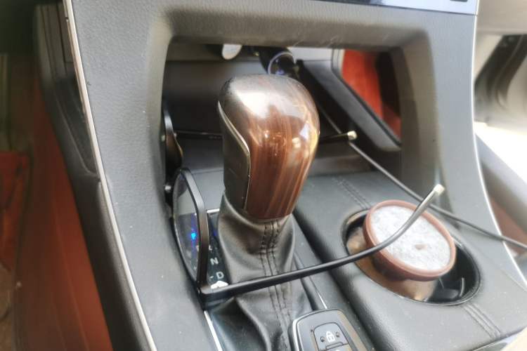 Used Toyota Avalon 2021 2.5L Luxury Edition Gear Lever