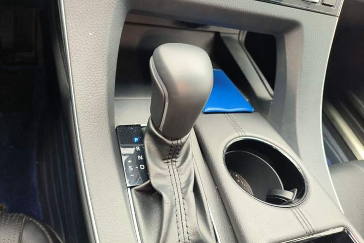 Used Toyota Avalon 2021 2.5L Luxury Edition Gear Lever