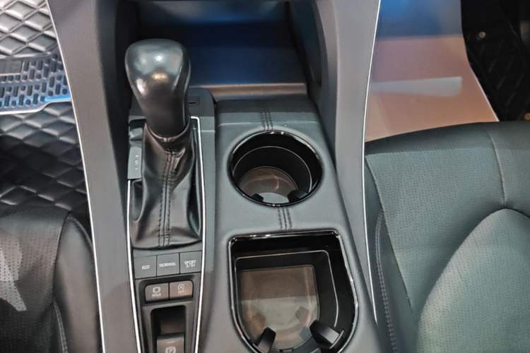 Used Toyota Avalon 2021 2.5L Luxury Edition Gear Lever