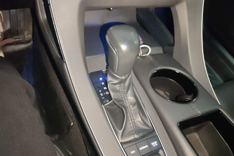 Used Toyota Avalon 2021 2.5L Luxury Edition Gear Lever
