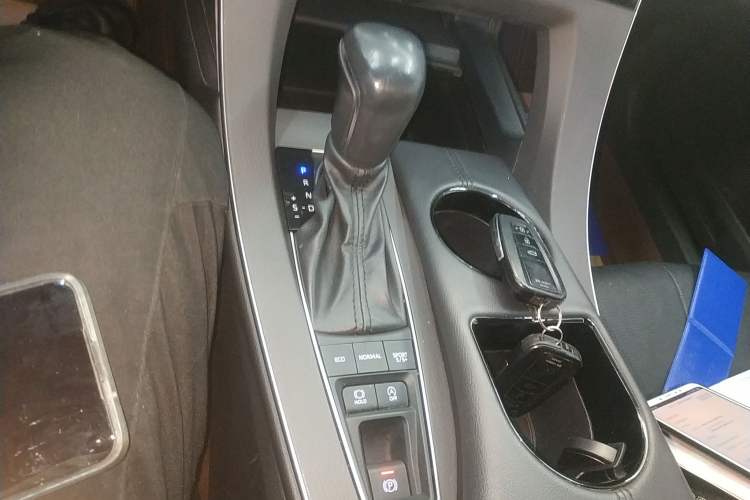 Used Toyota Avalon 2021 2.5L Luxury Edition Gear Lever