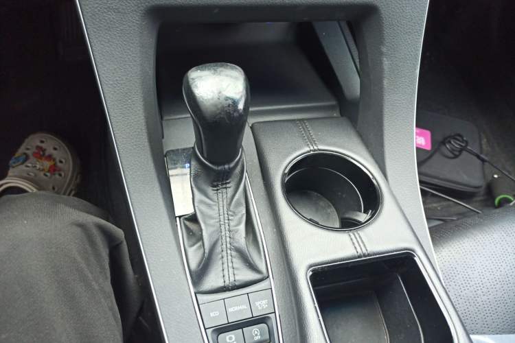 Used Toyota Avalon 2021 2.5L Luxury Edition Gear Lever