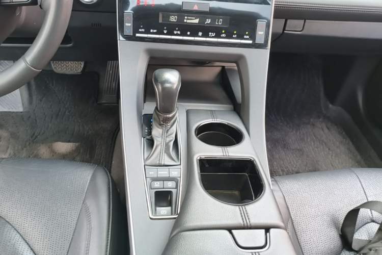 Used Toyota Avalon 2021 2.5L Luxury Edition Gear Lever