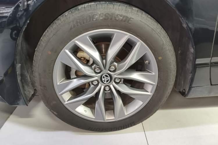Used Toyota Avalon 2021 2.5L Luxury Edition Left Front Wheel Hub