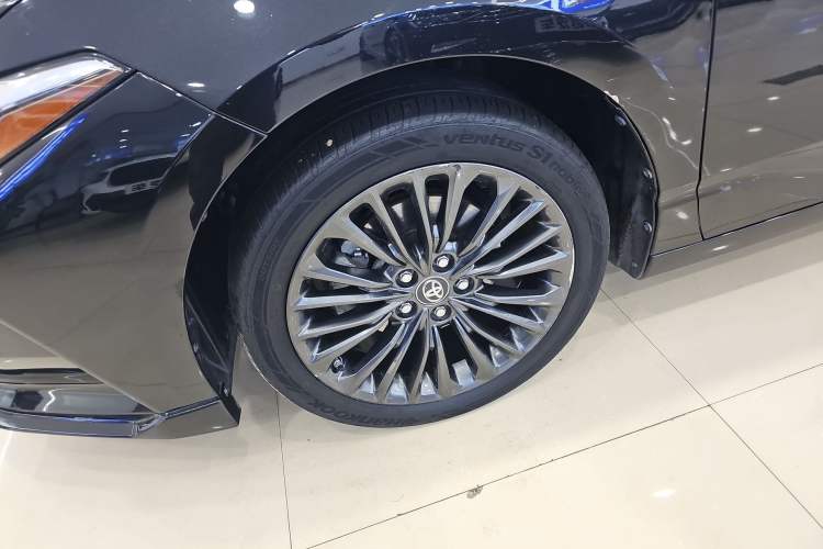 Used Toyota Avalon 2021 2.5L Touring Prestige SPORT Edition Left Front Wheel Hub