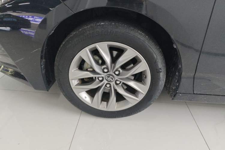 Used Toyota Avalon 2021 2.5L Luxury Edition Left Front Wheel Hub