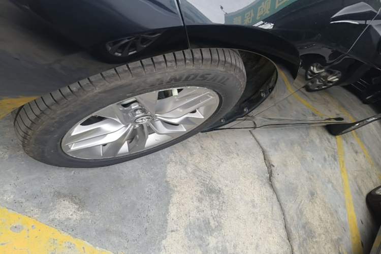 Used Toyota Avalon 2021 2.5L Luxury Edition Left Front Wheel Hub