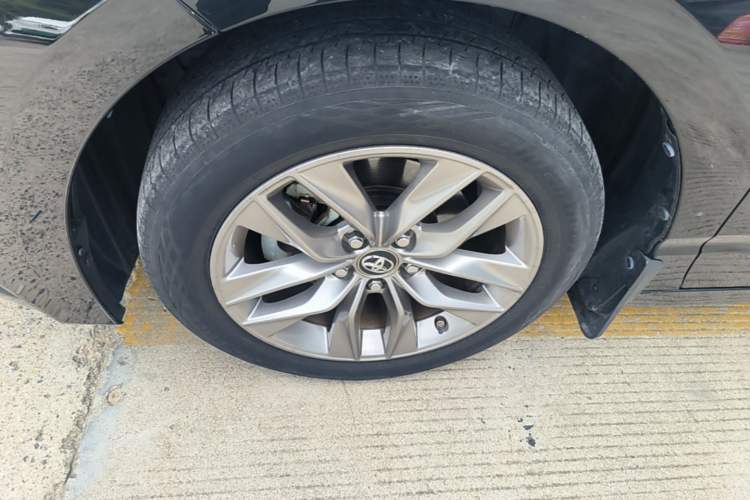 Used Toyota Avalon 2021 2.5L Luxury Edition Left Front Wheel Hub