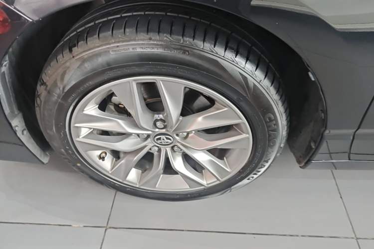 Used Toyota Avalon 2021 2.5L Luxury Edition Left Front Wheel Hub