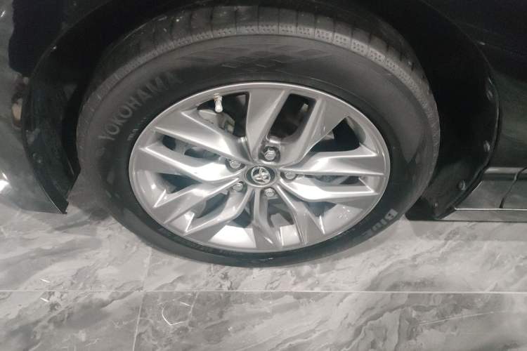 Used Toyota Avalon 2021 2.5L Luxury Edition Left Front Wheel Hub