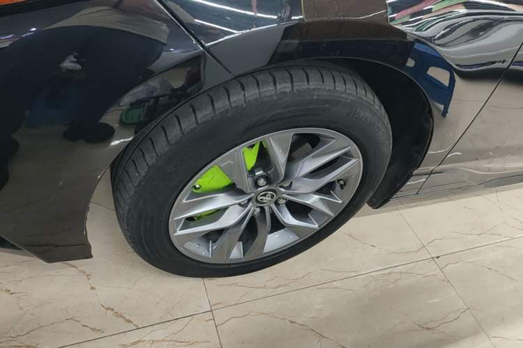 Used Toyota Avalon 2021 2.5L Luxury Edition Left Front Wheel Hub