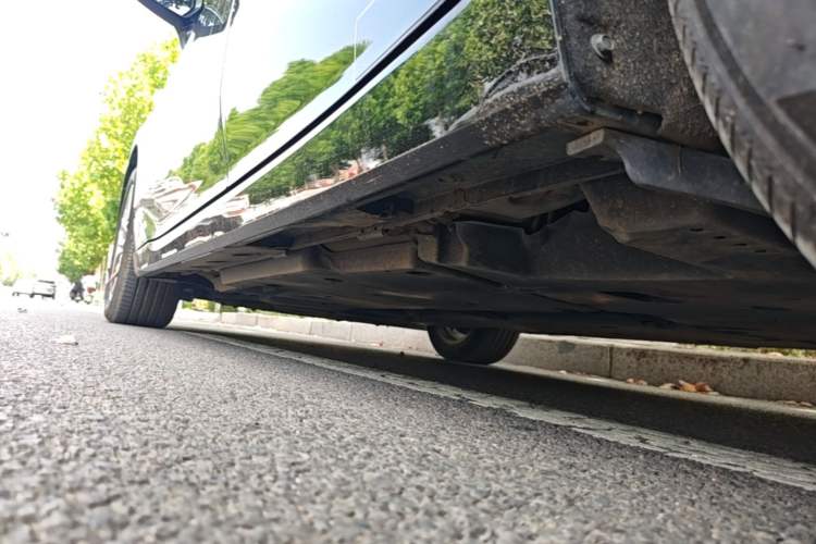 Used Toyota Avalon 2021 2.5L Luxury Edition Left Side Sill