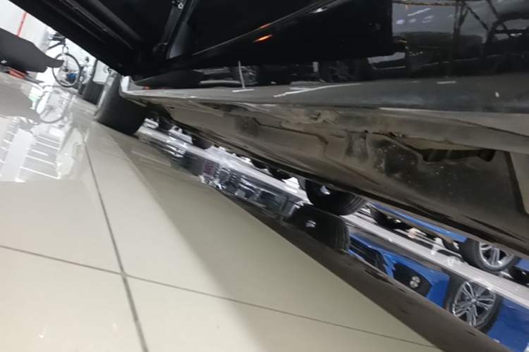Used Toyota Avalon 2021 2.5L Luxury Edition Left Side Sill