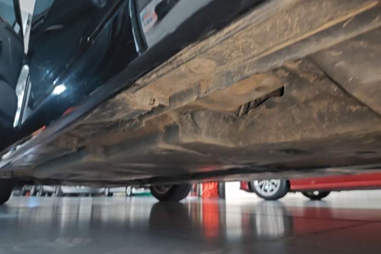 Used Toyota Avalon 2021 2.5L Luxury Edition Left Side Sill