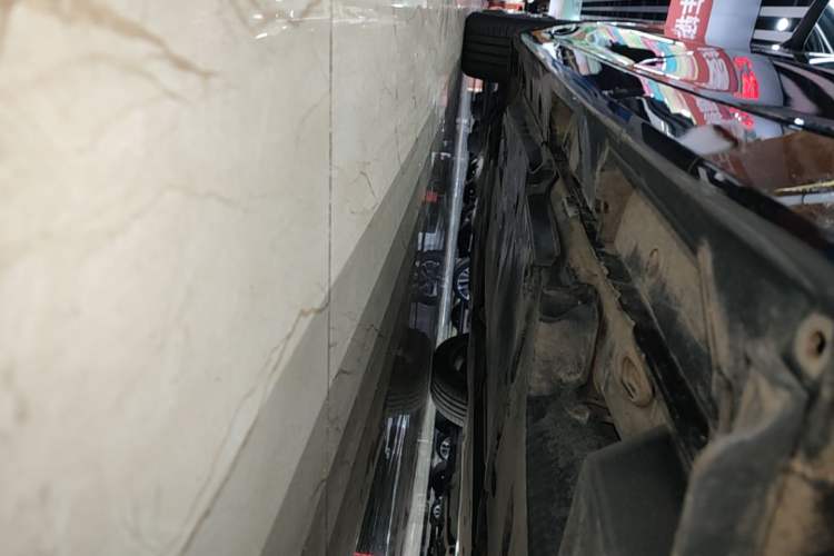 Used Toyota Avalon 2021 2.5L Luxury Edition Left Side Sill