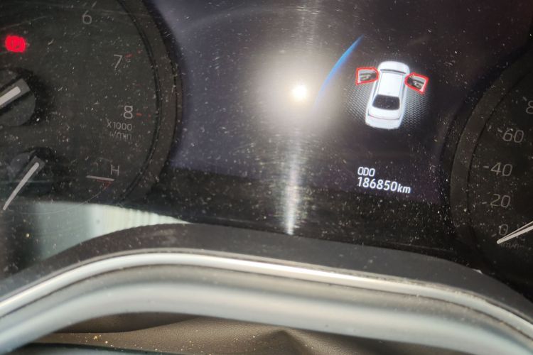 Used Toyota Avalon 2021 2.5L Luxury Edition Odometer Close Up