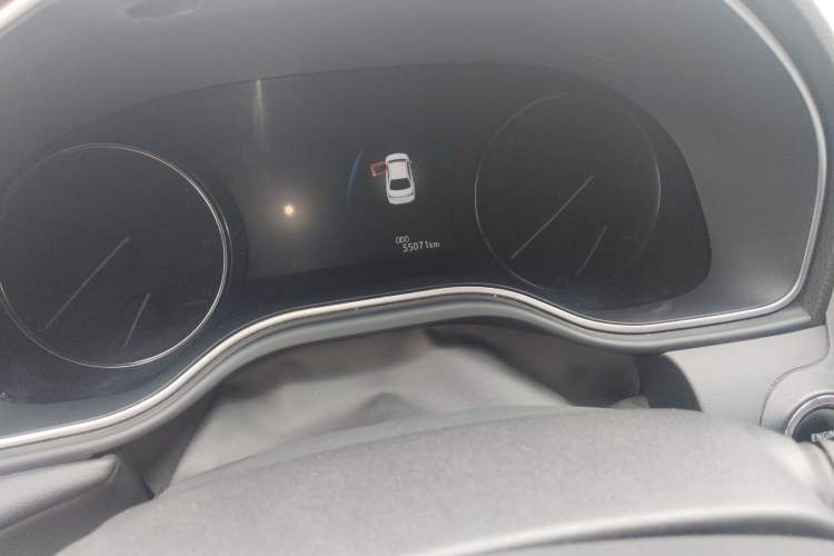 Used Toyota Avalon 2021 2.5L Touring Prestige SPORT Edition Odometer Close Up