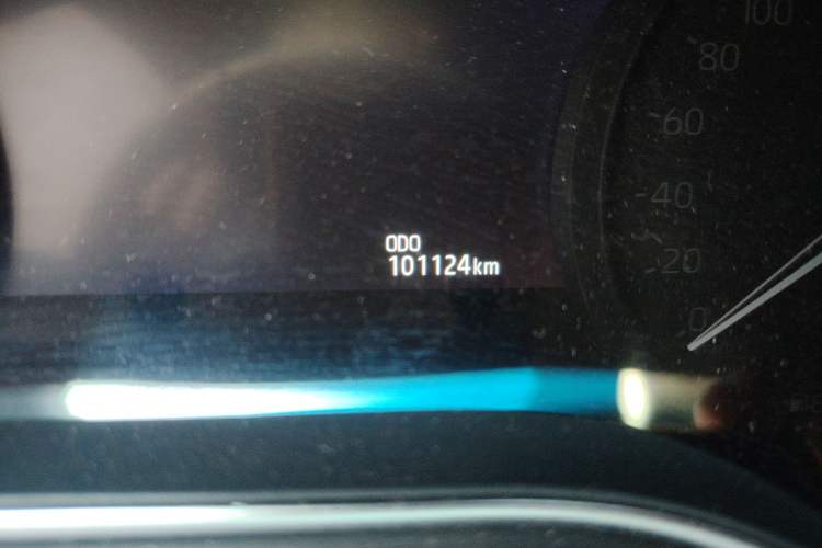 Used Toyota Avalon 2021 2.5L Luxury Edition Odometer Close Up