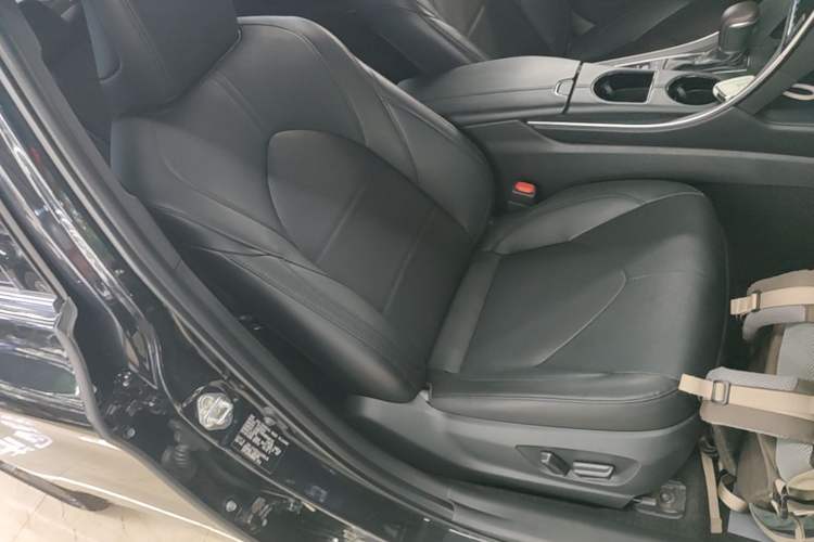 Used Toyota Avalon 2021 2.5L Luxury Edition Right Front Seat