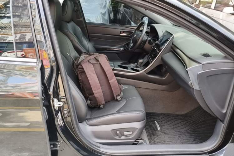 Used Toyota Avalon 2021 2.5L Luxury Edition Right Front Seat
