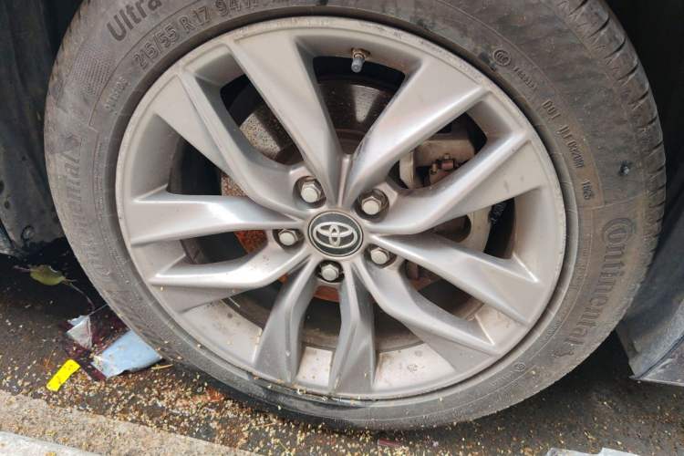 Used Toyota Avalon 2021 2.5L Luxury Edition Right Front Wheel Hub