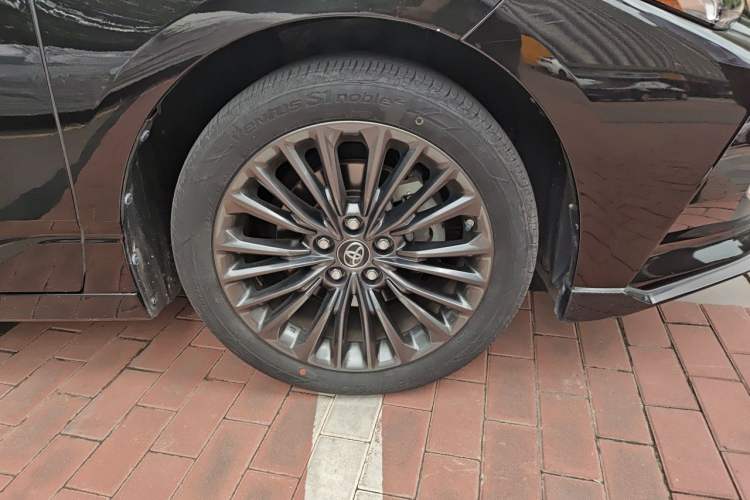 Used Toyota Avalon 2021 2.5L Touring Prestige SPORT Edition Right Front Wheel Hub