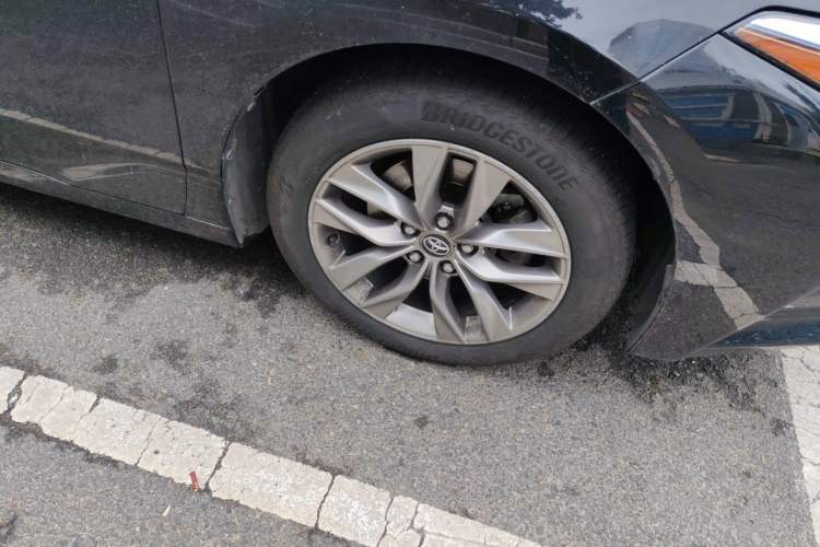 Used Toyota Avalon 2021 2.5L Luxury Edition Right Front Wheel Hub