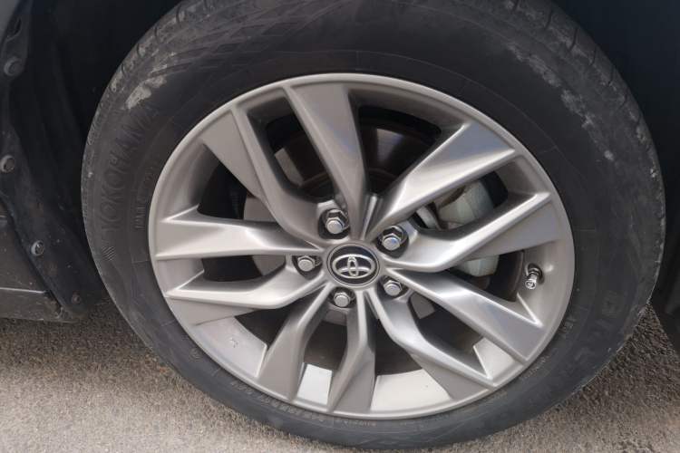 Used Toyota Avalon 2021 2.5L Luxury Edition Right Front Wheel Hub
