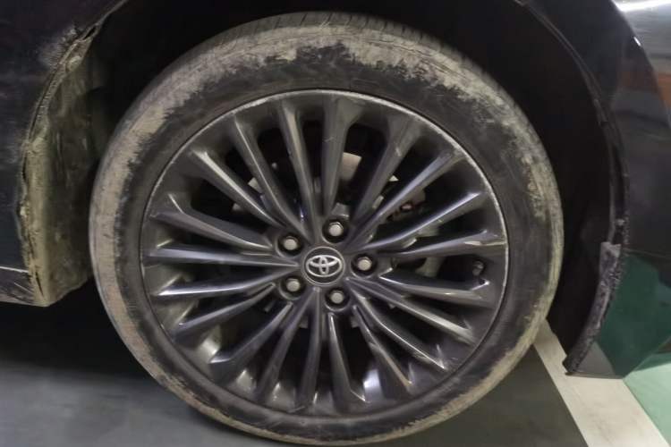 Used Toyota Avalon 2021 2.5L Touring Prestige SPORT Edition Right Front Wheel Hub