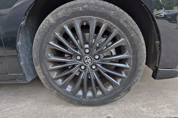 Used Toyota Avalon 2021 2.5L Touring Prestige SPORT Edition Right Front Wheel Hub