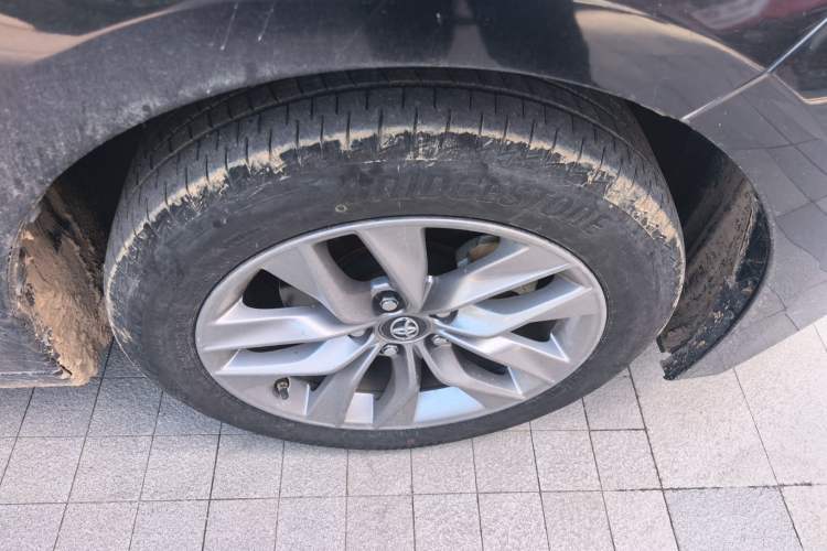 Used Toyota Avalon 2021 2.5L Luxury Edition Right Front Wheel Hub