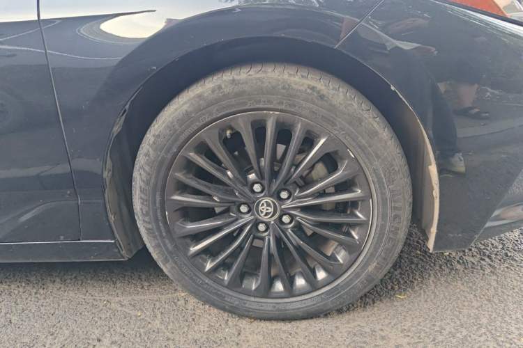 Used Toyota Avalon 2021 2.5L Touring Prestige SPORT Edition Right Front Wheel Hub