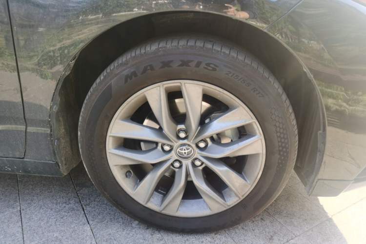 Used Toyota Avalon 2021 2.5L Luxury Edition Right Front Wheel Hub