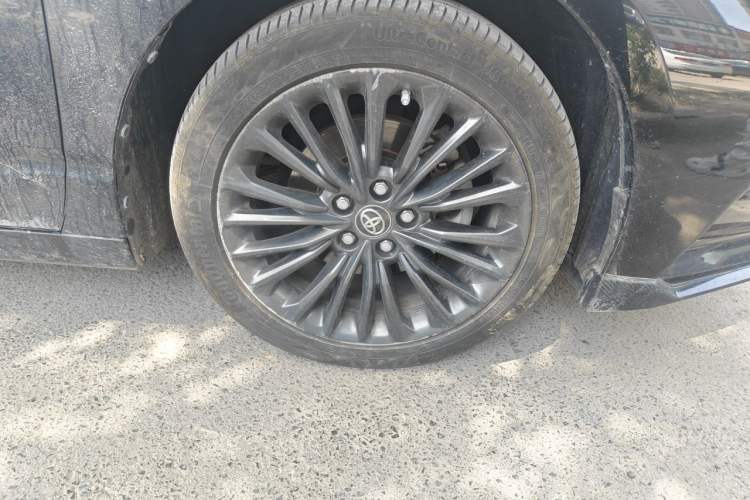 Used Toyota Avalon 2021 2.5L Touring Prestige SPORT Edition Right Front Wheel Hub