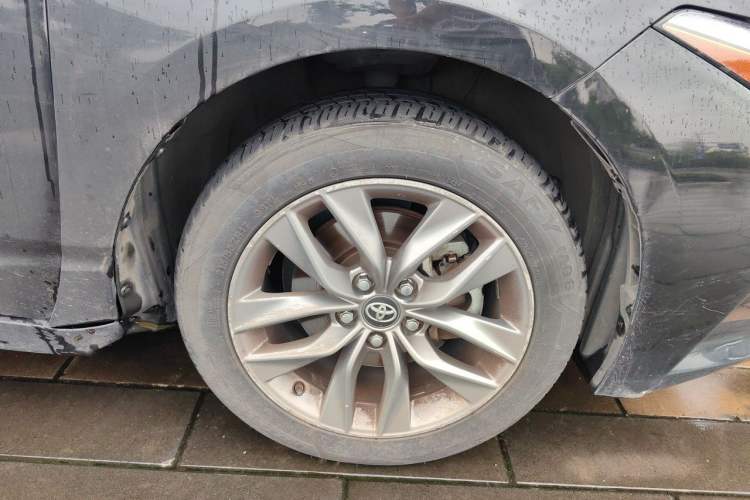Used Toyota Avalon 2021 2.5L Luxury Edition Right Front Wheel Hub