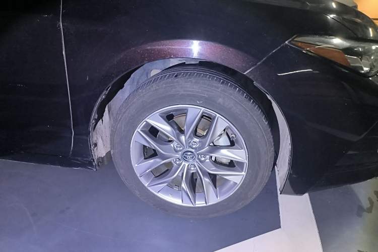Used Toyota Avalon 2021 2.5L Luxury Edition Right Front Wheel Hub