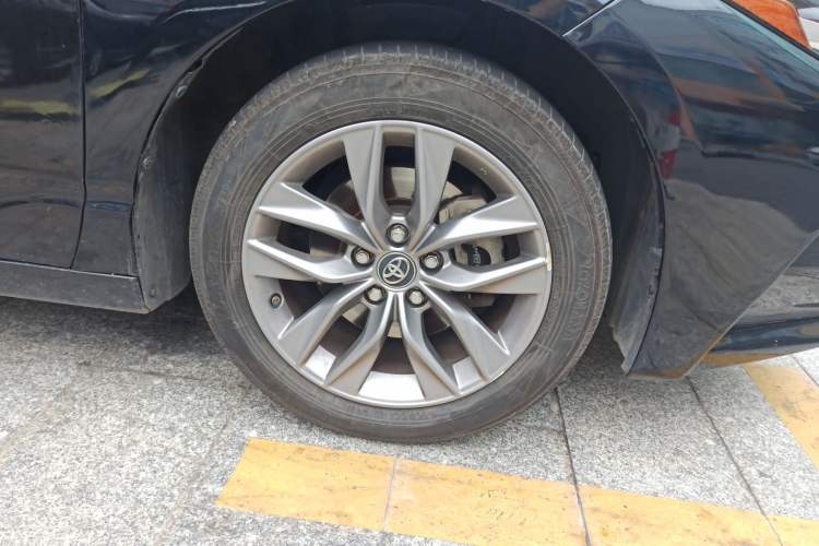 Used Toyota Avalon 2021 2.5L Luxury Edition Right Front Wheel Hub