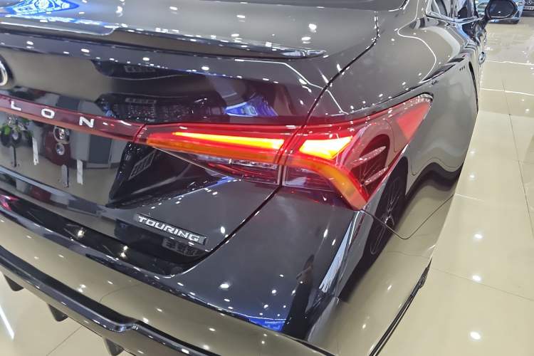 Used Toyota Avalon 2021 2.5L Touring Prestige SPORT Edition Right Rear Taillight