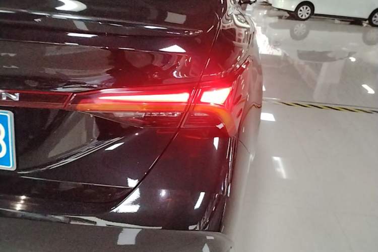 Used Toyota Avalon 2021 2.5L Luxury Edition Right Rear Taillight