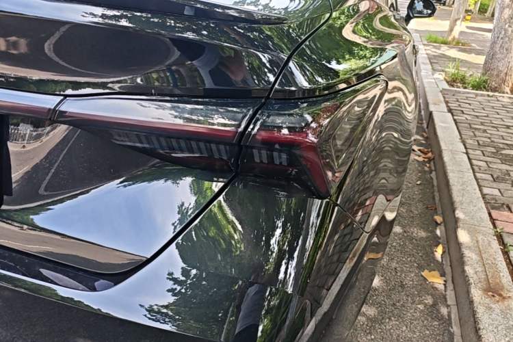 Used Toyota Avalon 2021 2.5L Luxury Edition Right Rear Taillight
